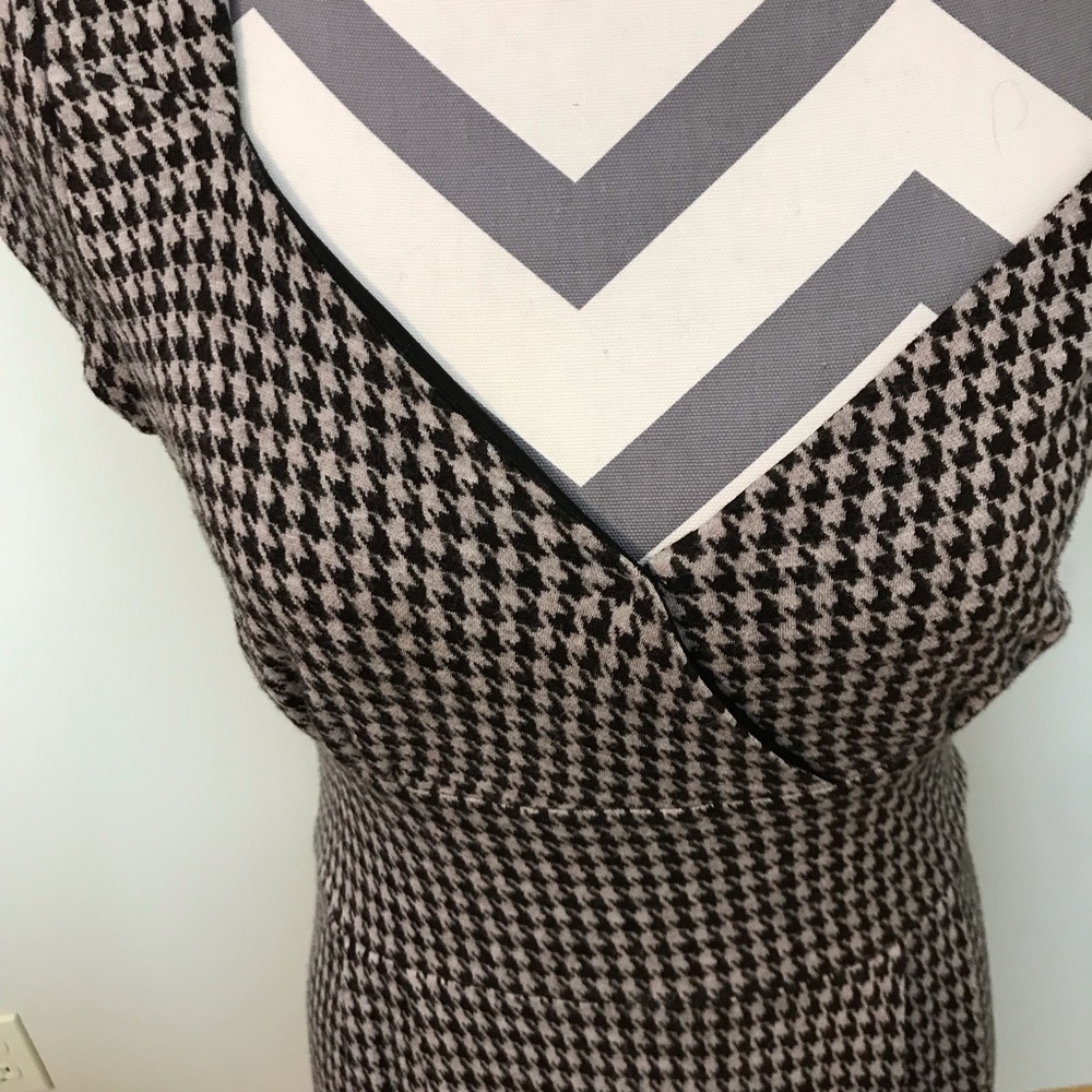 Banana Republic brown houndstooth stretch dress - Picture 3 of 4